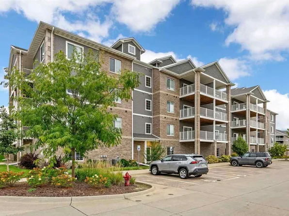 2871 Spring Rose Cir #304, Coralville, IA 52241