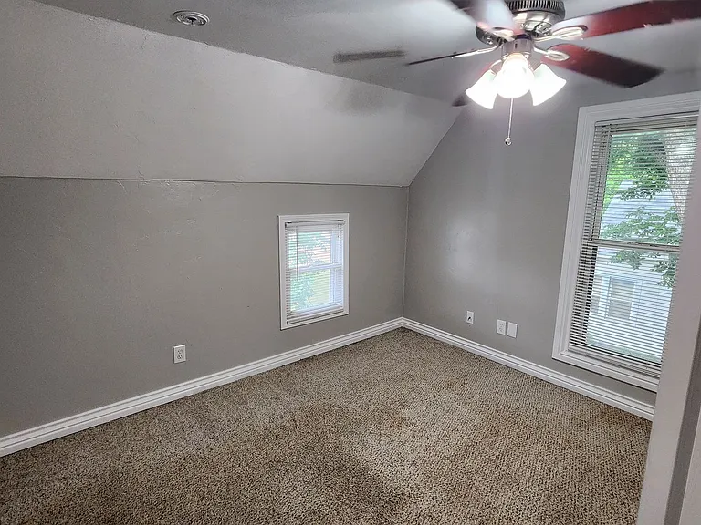 225 E Edwards St — Photo 34