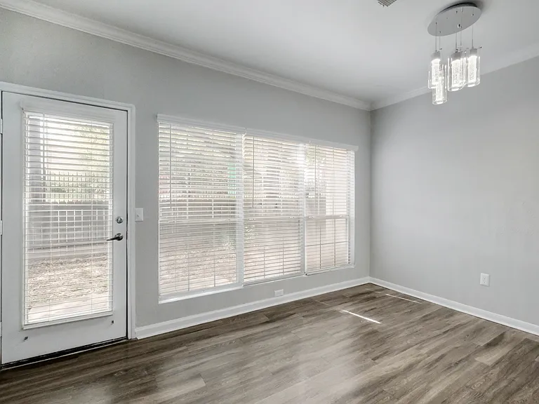 Castle Hills Townhomes — Photo 8