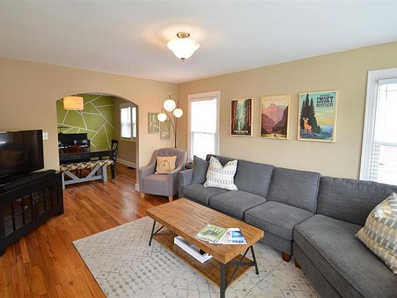3rd image of 1021 Wagner Ave