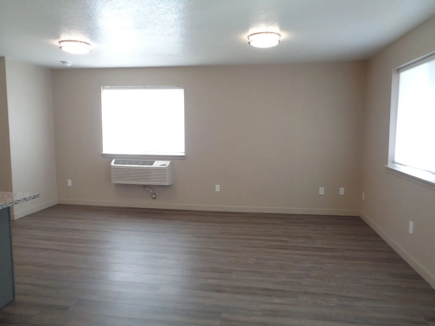 3 Bedroom Duplex Close To Century Park! — Photo 3