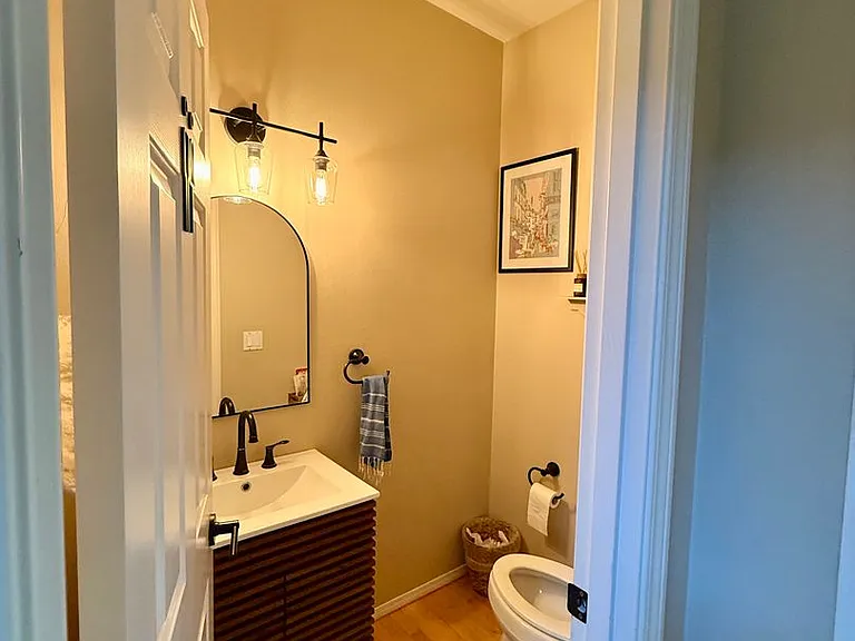 1922 NW New Hope Ct — Photo 6
