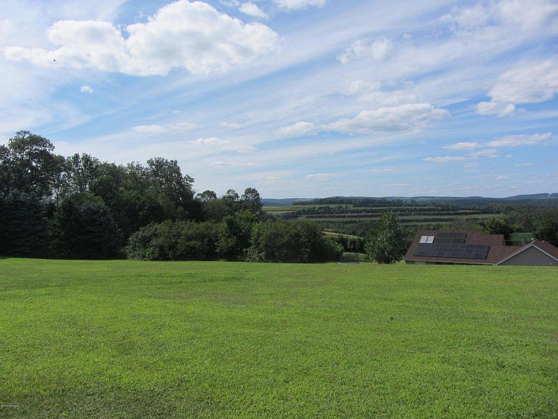 Tremendous Views from this 3.136 ac country property with 1997 mobile