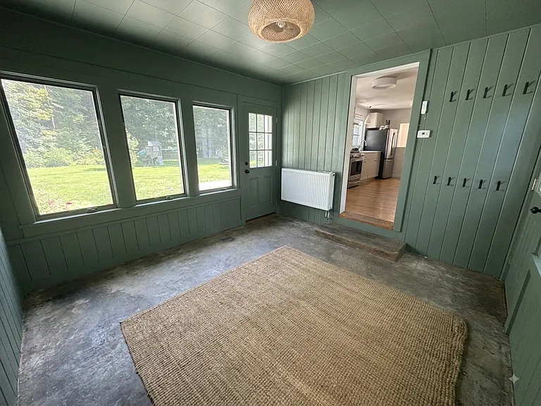 354 N Plain Rd — Photo 2