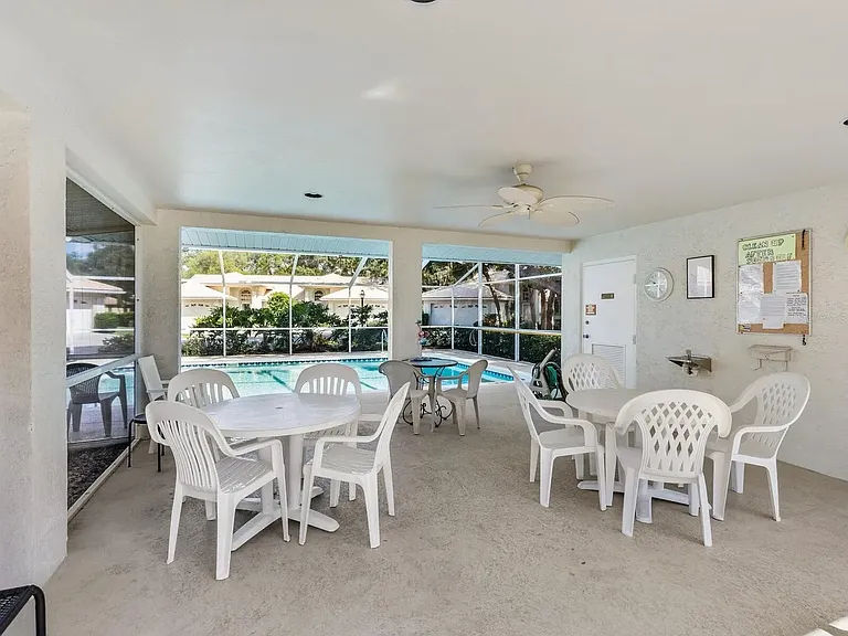 7042 Woodside Oaks Cir — Photo 25