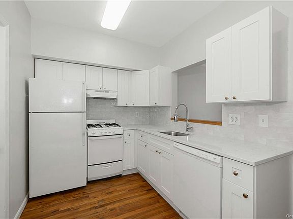 2nd image of 202 Main St APT 1E