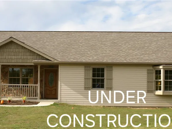 870 Community Rd, Sheffield Lake, OH 44054