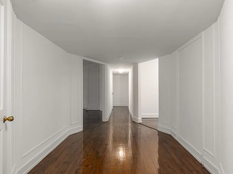McCallum Apartments — Photo 9