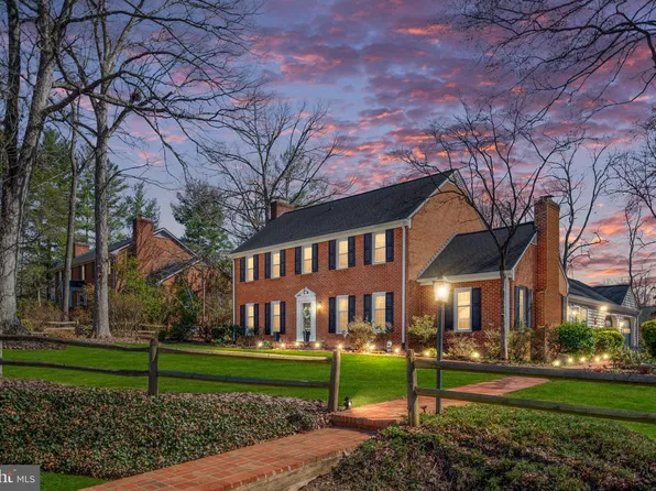 7 Hunters Ct, Fredericksburg, VA 22405