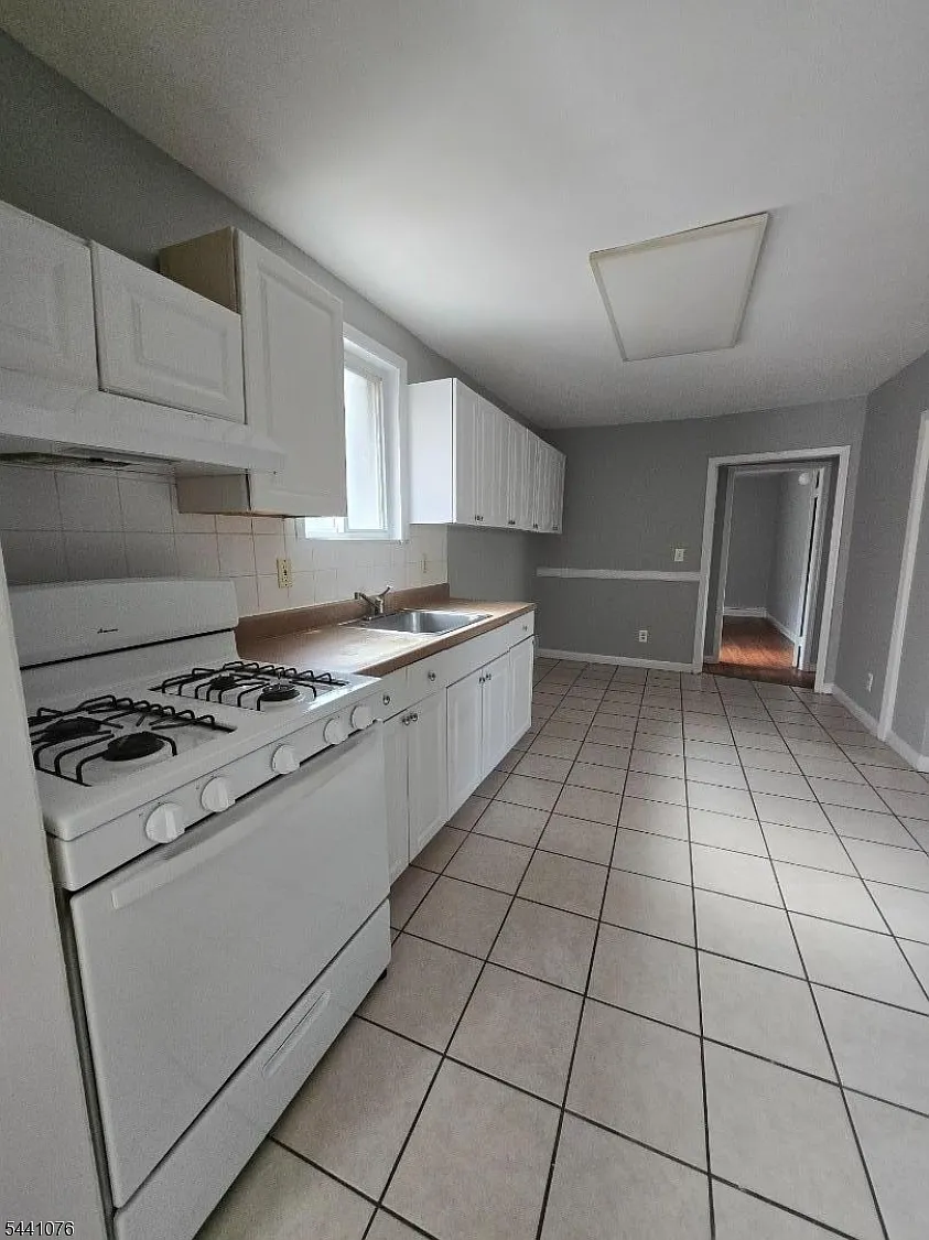 2 bed, 1.0 bath, $1,850 — Photo 1