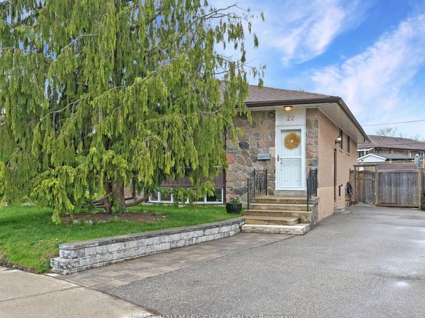22 Guernsey Dr #W08, Toronto, ON M9C 3A6