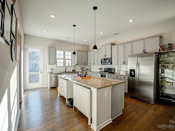 5th image of 9506 Ainslie Downs St
