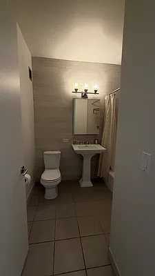 Bathroom, photo 1