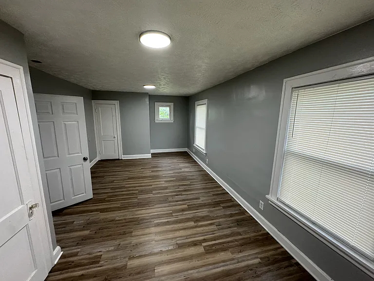 12701 Rexford Ave — Photo 13