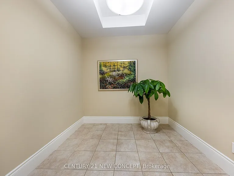 7071 Bayview Ave #204 — Photo 8