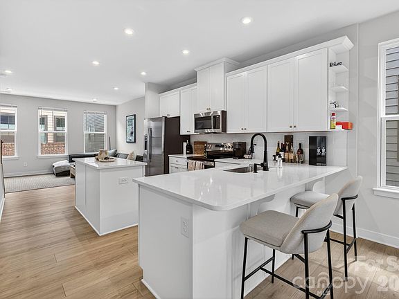 3rd image of 6019 Fonsac Ln #2007A