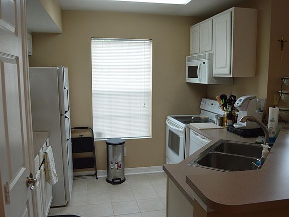 4th image of 13703 RICHMOND PARK Drive N #1405