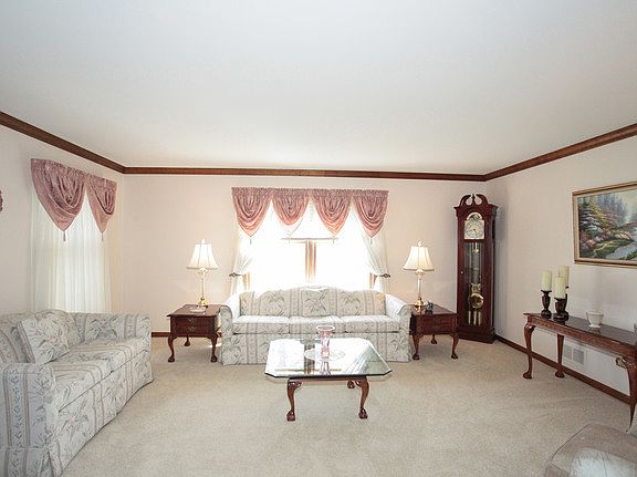 4th image of 25474 N Marilyn Ln