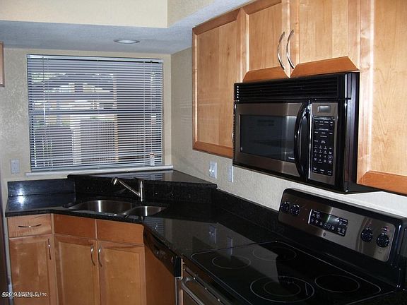 5th image of 744 Tidewater Ct