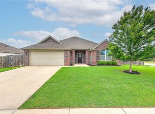 501 W Gillian Ave, Rogers, AR 72758