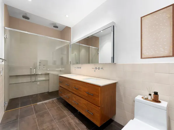 175 East Broadway image 9 of 10