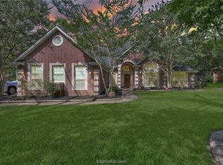 221 Hillside St, Navasota, TX 77868