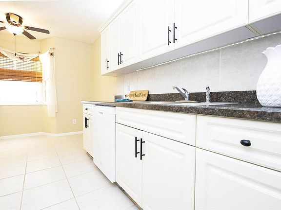 2nd image of 479 Grove Isle Cir #479
