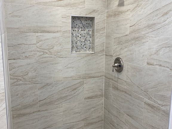 4th image of 329 W Lexington Dr #6