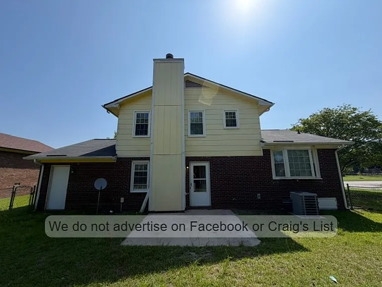 7796 Adrian Dr — Photo 15
