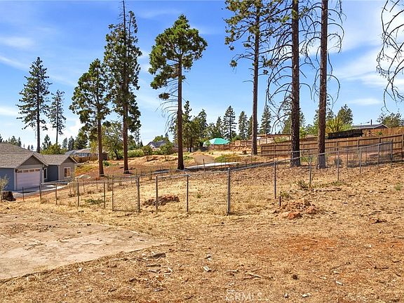 5th image of 1940 Hillpark Ln
