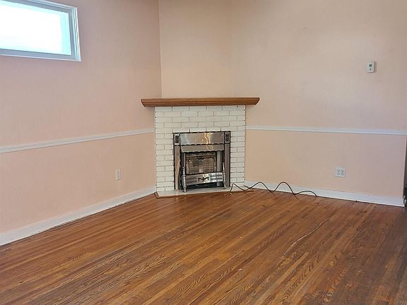 5th image of 11143 127th St NW