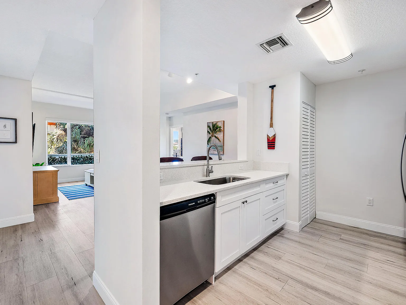 2 bed, 2.0 bath, 1131 sqft, $5,000 — Photo 3