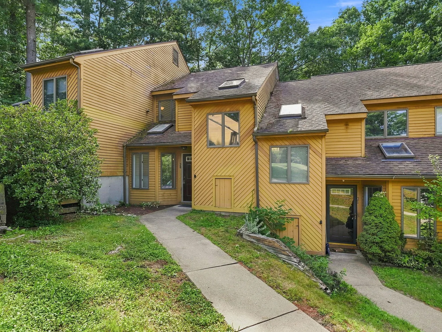 2 bed, 1.5 bath, 1131 sqft, $2,000 — Photo 2
