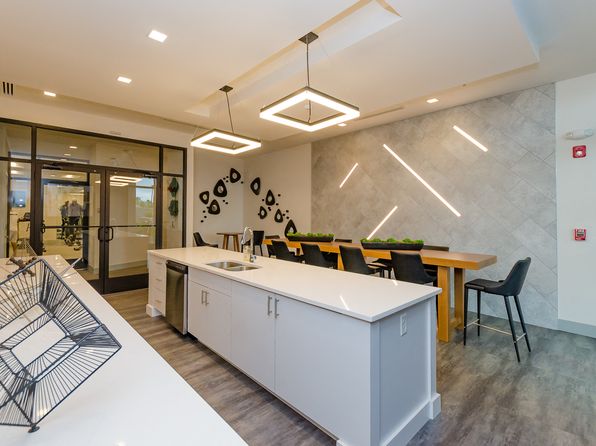 831 Oakley Seaver Dr #304