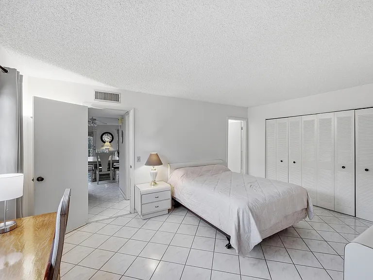 519 Burgundy St #K — Photo 17