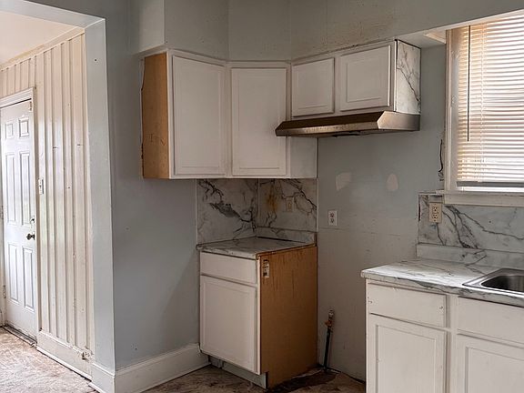 4th image of 8529 S May St