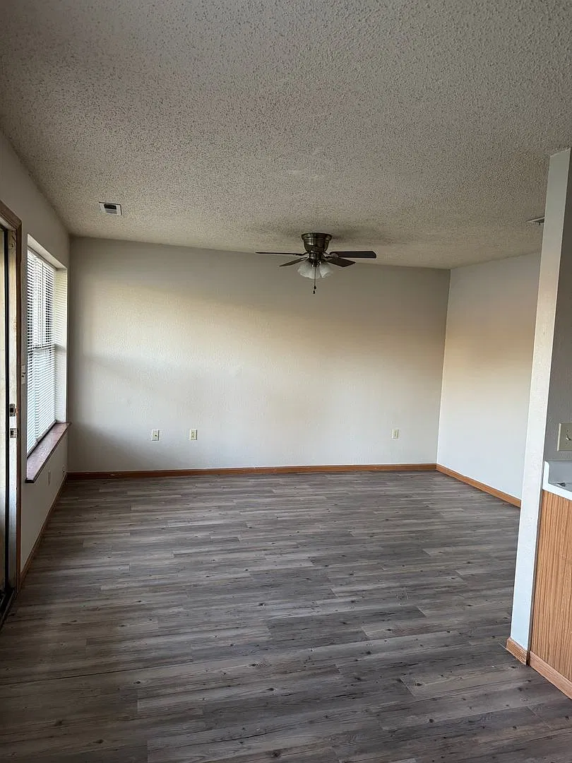 Ground Level 2 Bedroom Apartment w/ Washer/Dryer Connections — Photo 4