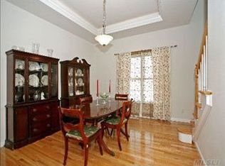 379 Staples St, Farmingdale, NY 11735