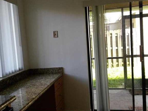 5th image of 950 SW 108th Ave