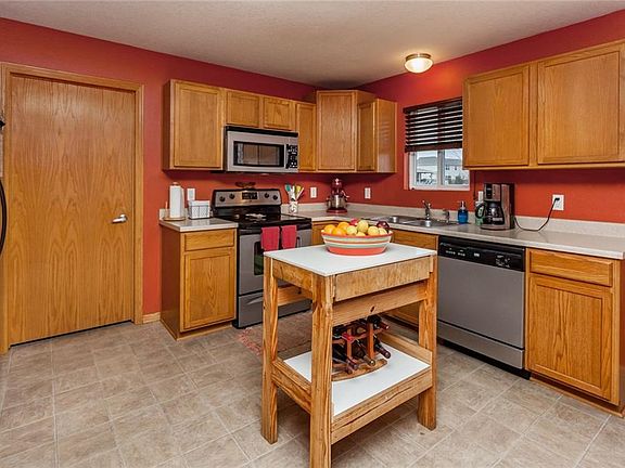 3rd image of 2280 SE Leeann Dr