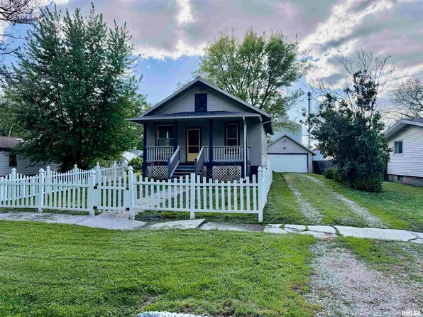 215 S Fulton St, Avon, IL 61415