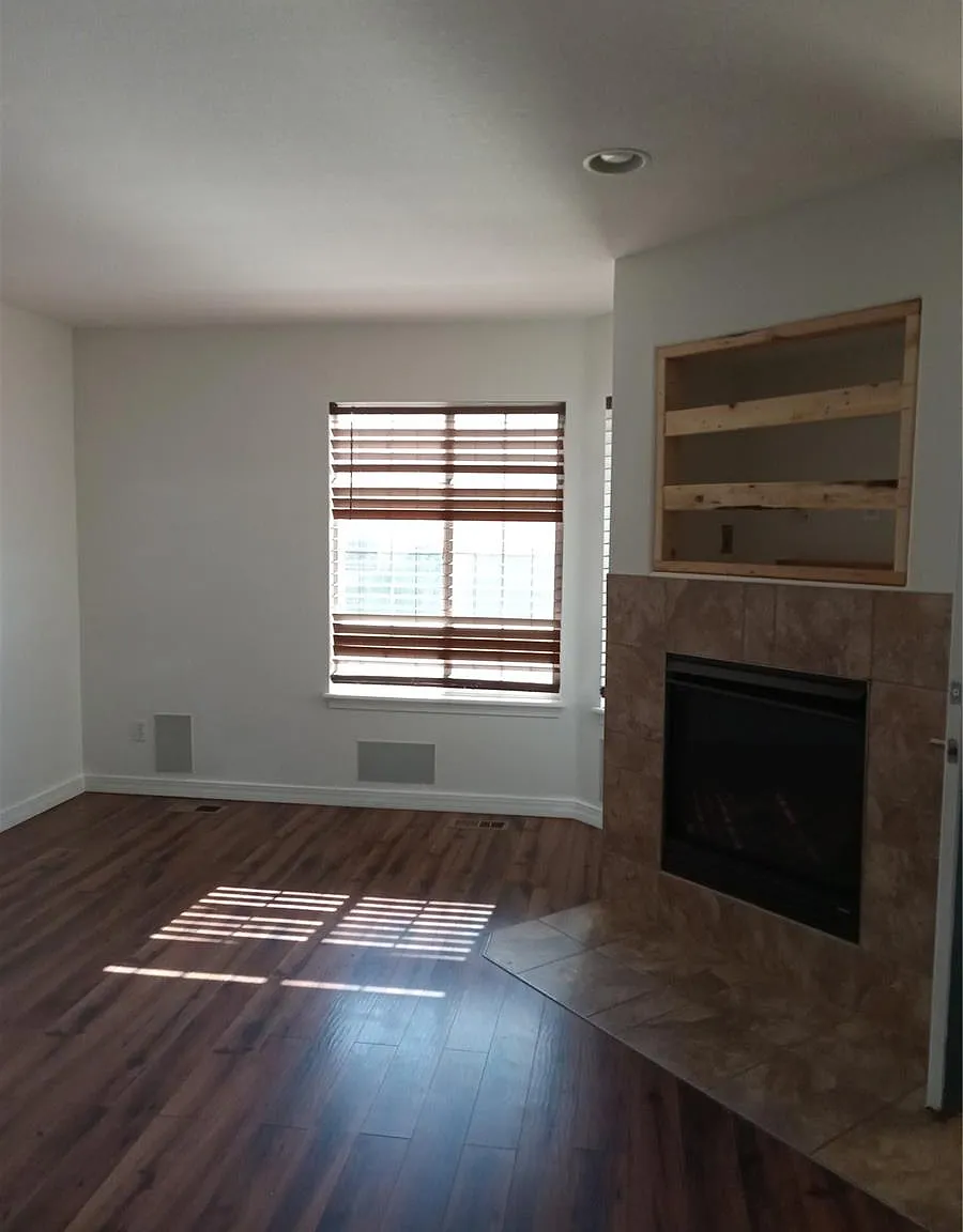 3 bed, 2.5 bath, 1238 sqft, $2,500 — Photo 2