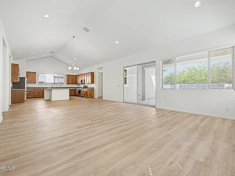 20523 W Rosewood Ln — Photo 7