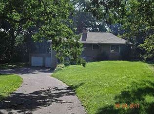 3033 Victoria St N, Roseville, MN 55113