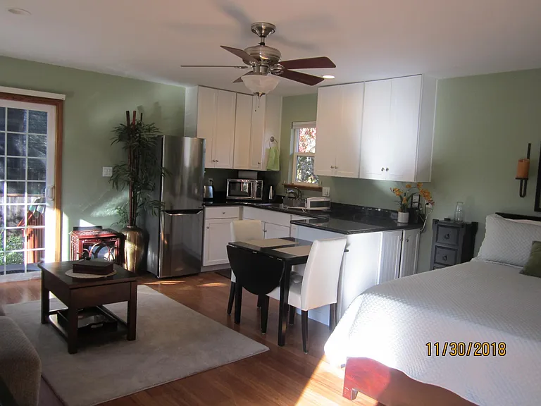 945 Wright St — Photo 2