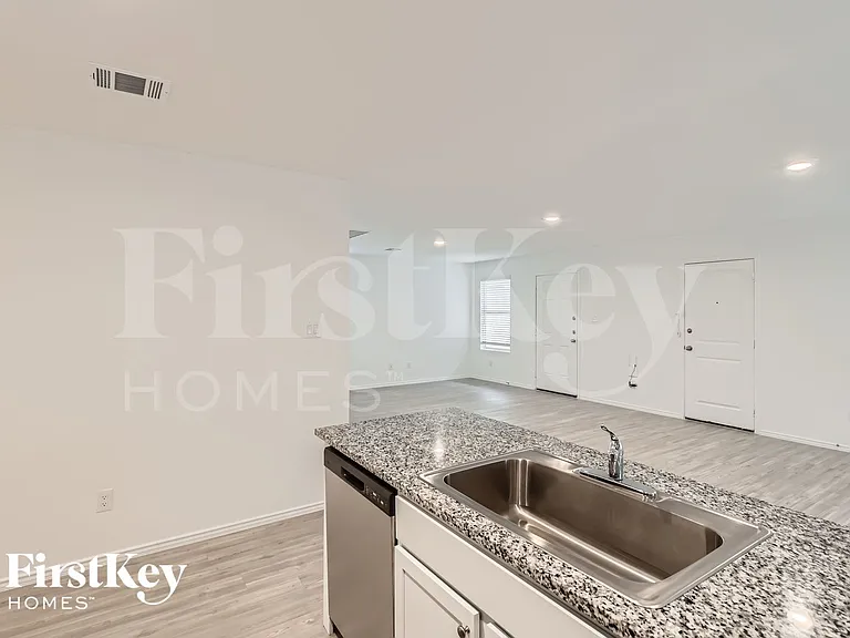 1335 White Willow — Photo 15