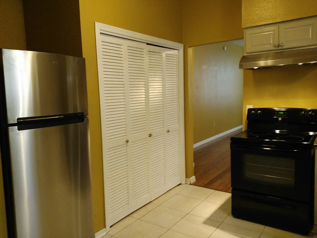 2 bed, 1000 sqft, $1,474 — Photo 3