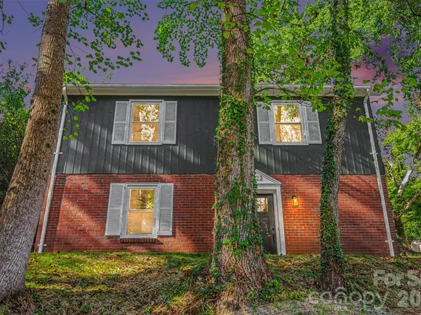323 Whispering Pines Dr, Charlotte, NC 28217