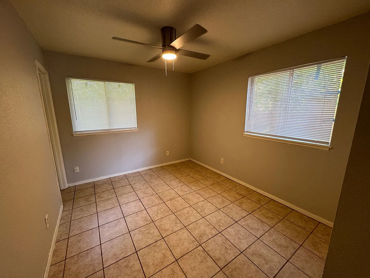 3 Bedroom in Beverly Hills — Photo 4