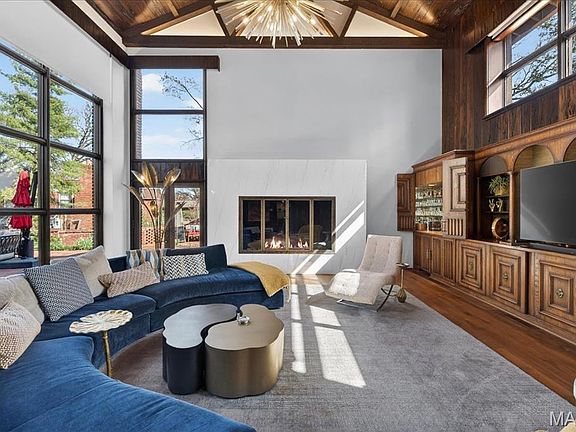 9th image of 10 Vouga Ln